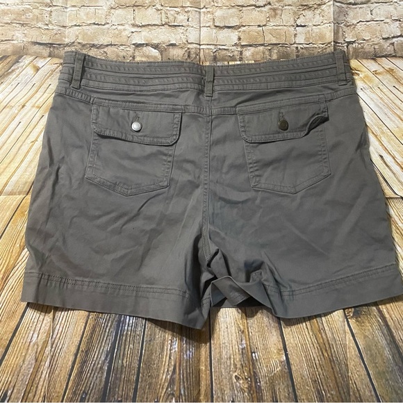 Dakota Blue Gray Cotton Stretch Midi Mid Thigh Chino Shorts - Picture 2 of 4